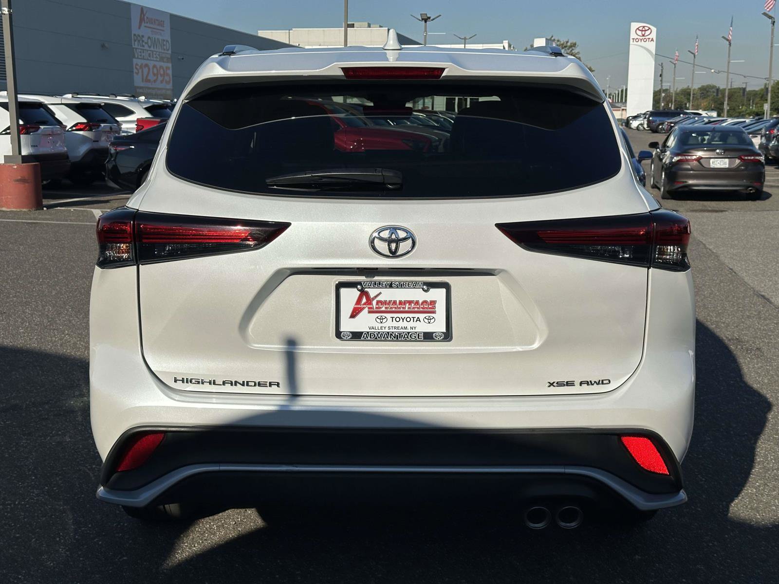 Used 2024 Toyota Highlander XSE AWD/4WD image 6