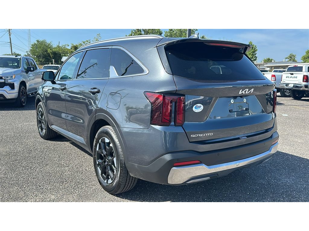 Used 2024 Kia Sorento S FWD image 4