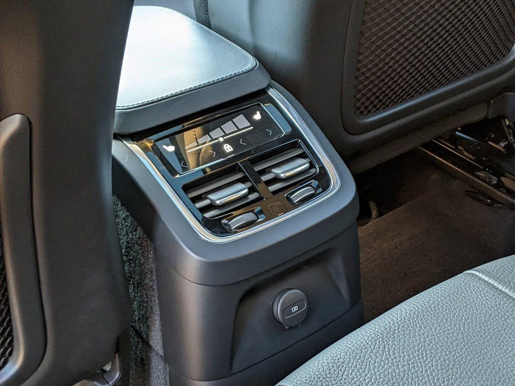 Certified 2025 Volvo XC90 T8 Plus w/ Protection Package Premier image 24