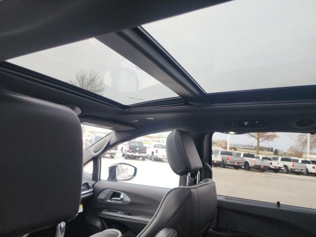 New 2026 Chrysler Pacifica Limited w/ S Appearance Package image 2