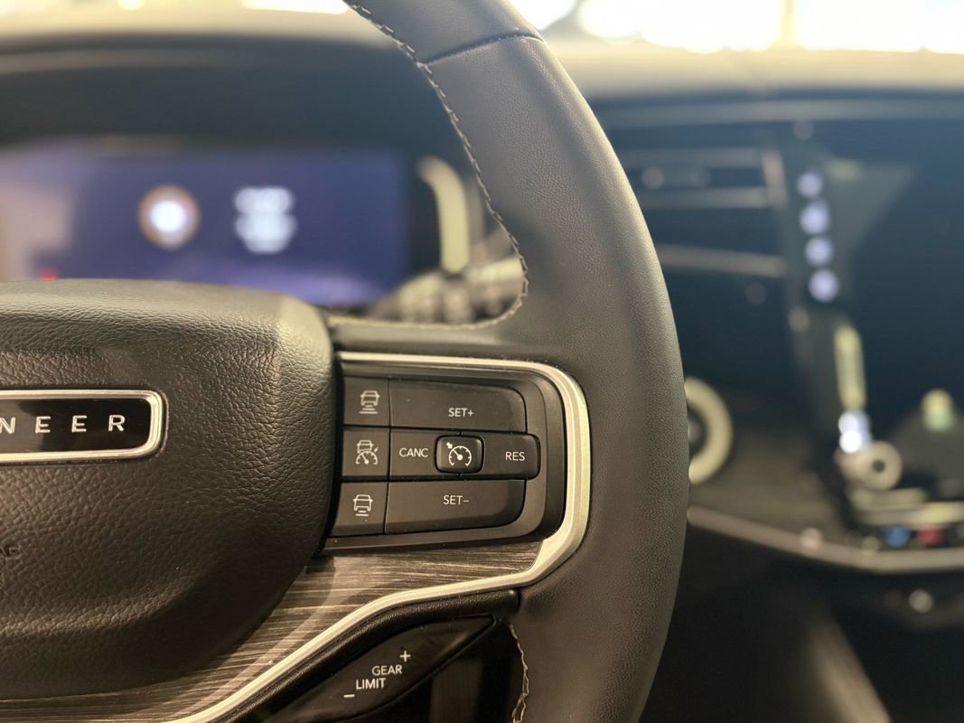 Used 2022 Jeep Wagoneer Series III w/ Premium Group I AWD/4WD image 19