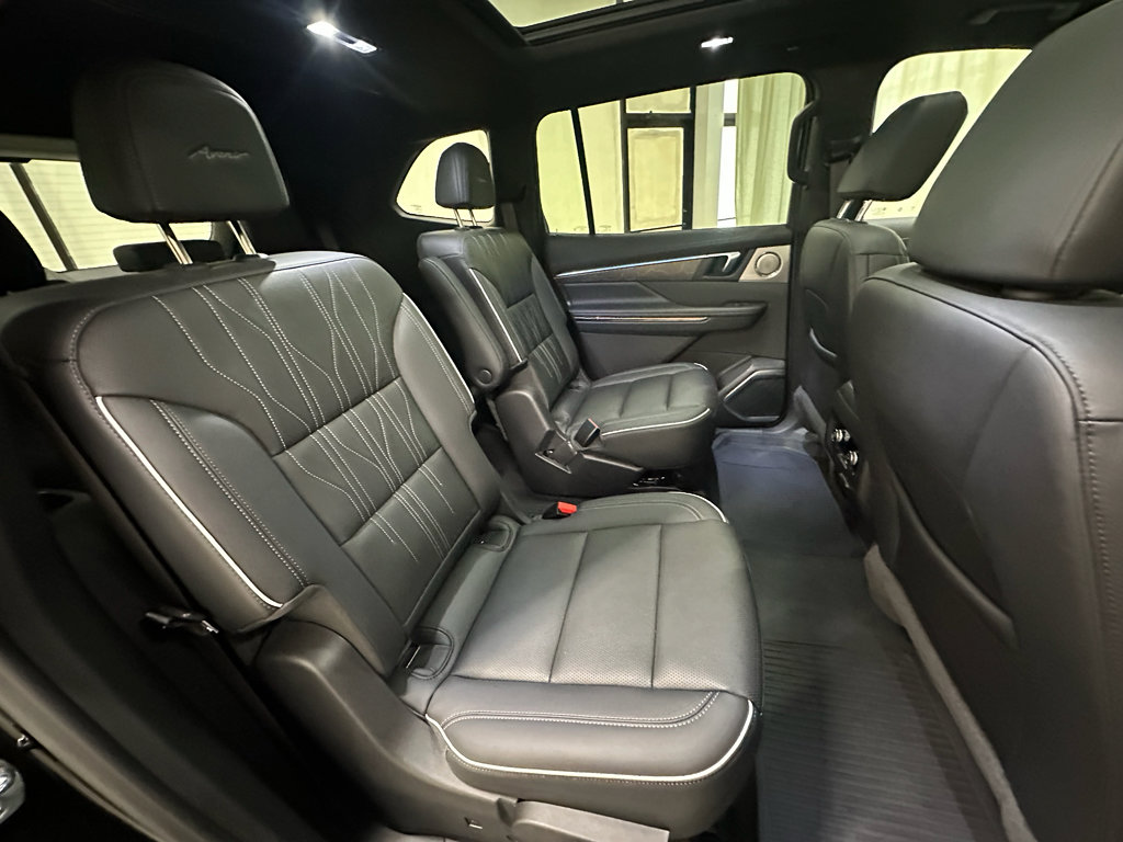 Certified 2025 Buick Enclave Avenir image 23