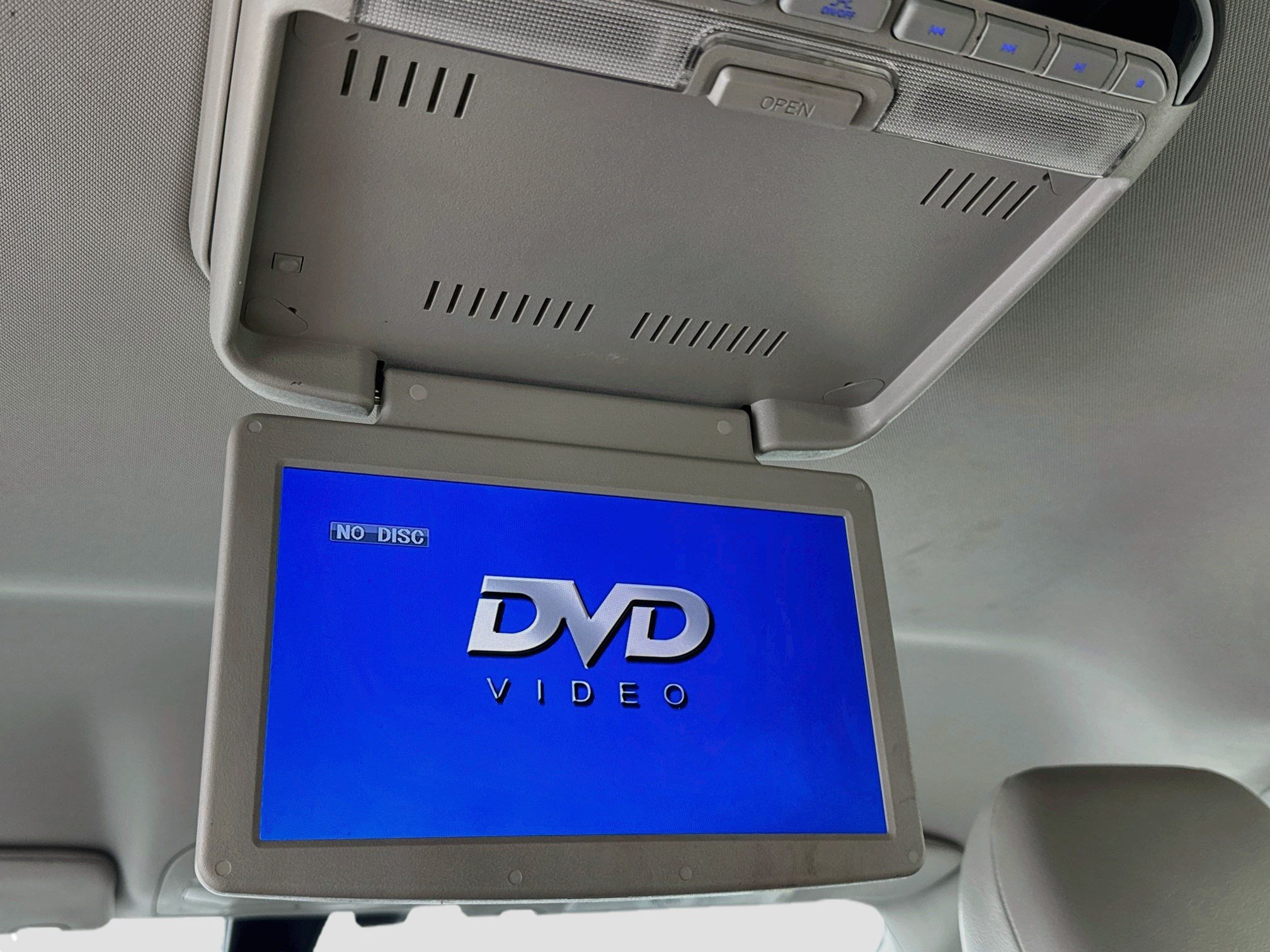 Used 2018 Chrysler Pacifica Touring-L FWD image 16