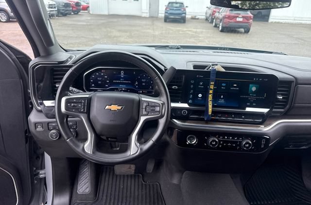 Used 2024 Chevrolet Silverado 1500 LT AWD/4WD image 7