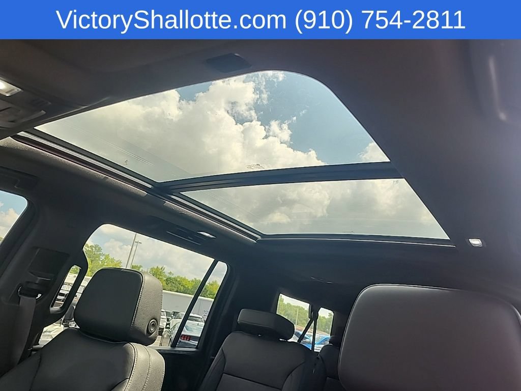 Used 2022 Chevrolet Suburban LT w/ LT Signature Plus Package AWD/4WD image 7