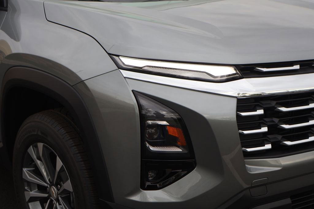 New 2026 Chevrolet Equinox LT w/ Convenience Package II FWD image 3