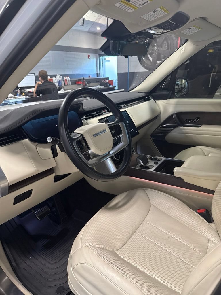 Used 2023 Land Rover Range Rover SE AWD/4WD image 3