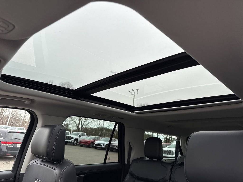 Used 2025 Ford Expedition Max Platinum image 11