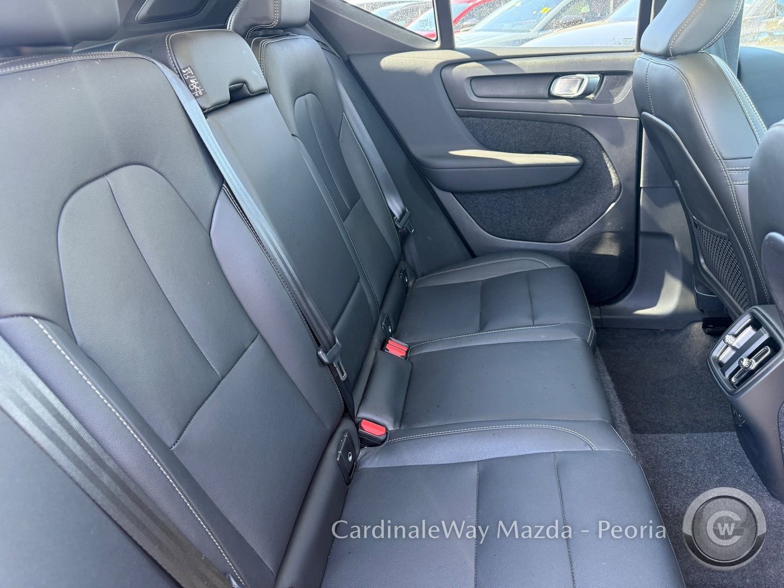 Used 2025 Volvo XC40 B5 Plus image 33