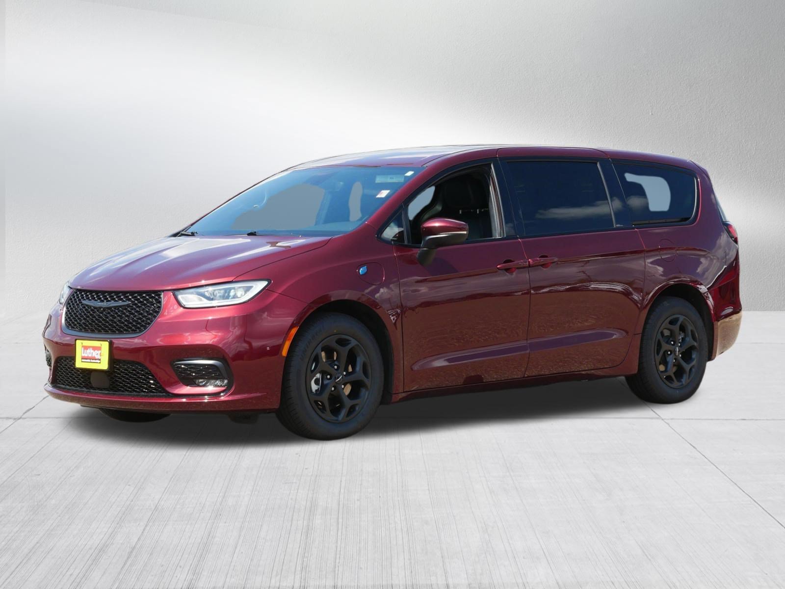 Used 2023 Chrysler Pacifica Touring-L w/ S Appearance Package FWD image 3