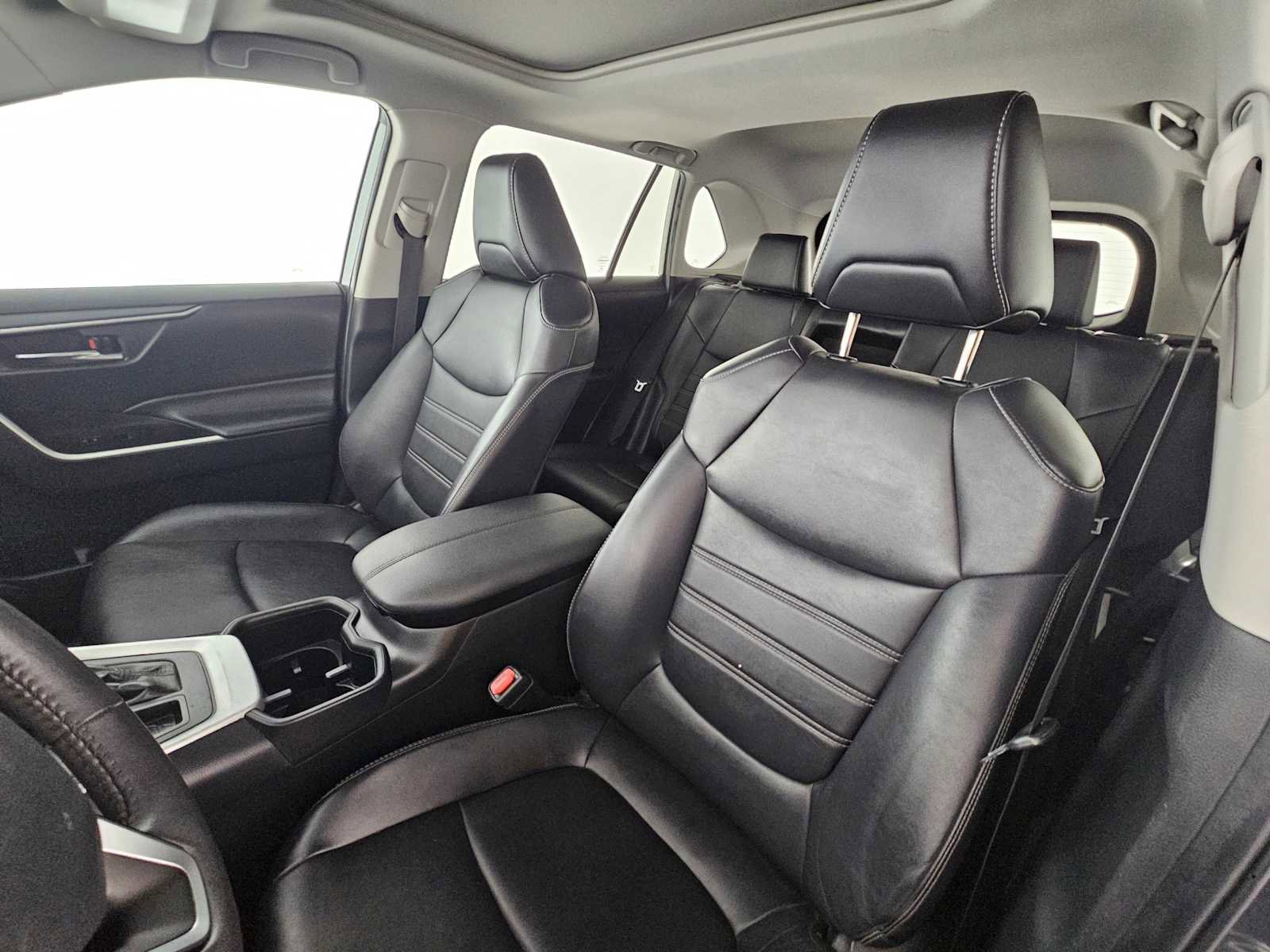 Used 2022 Toyota RAV4 XLE Premium image 21