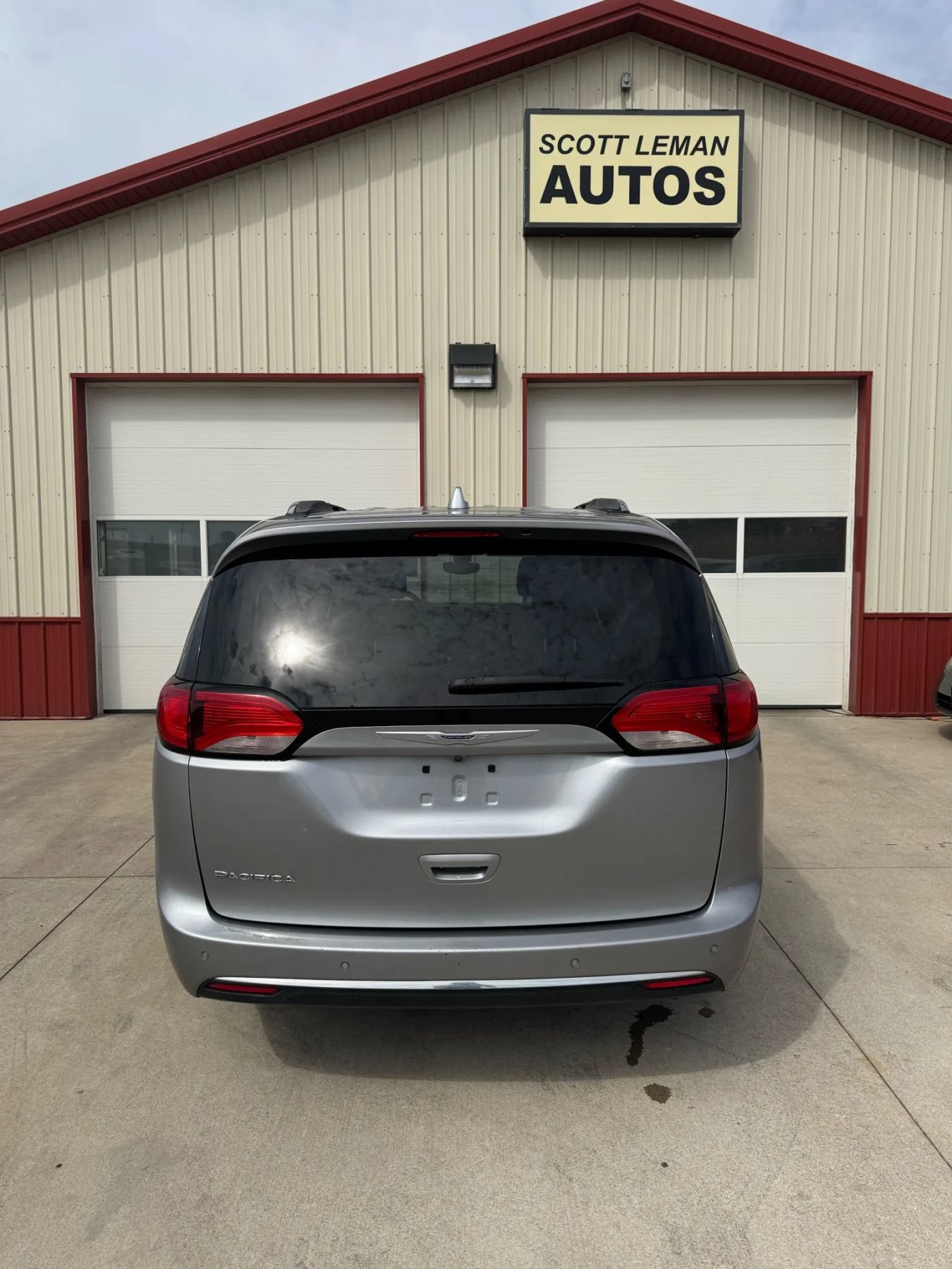 Used 2019 Chrysler Pacifica Touring-L FWD image 25