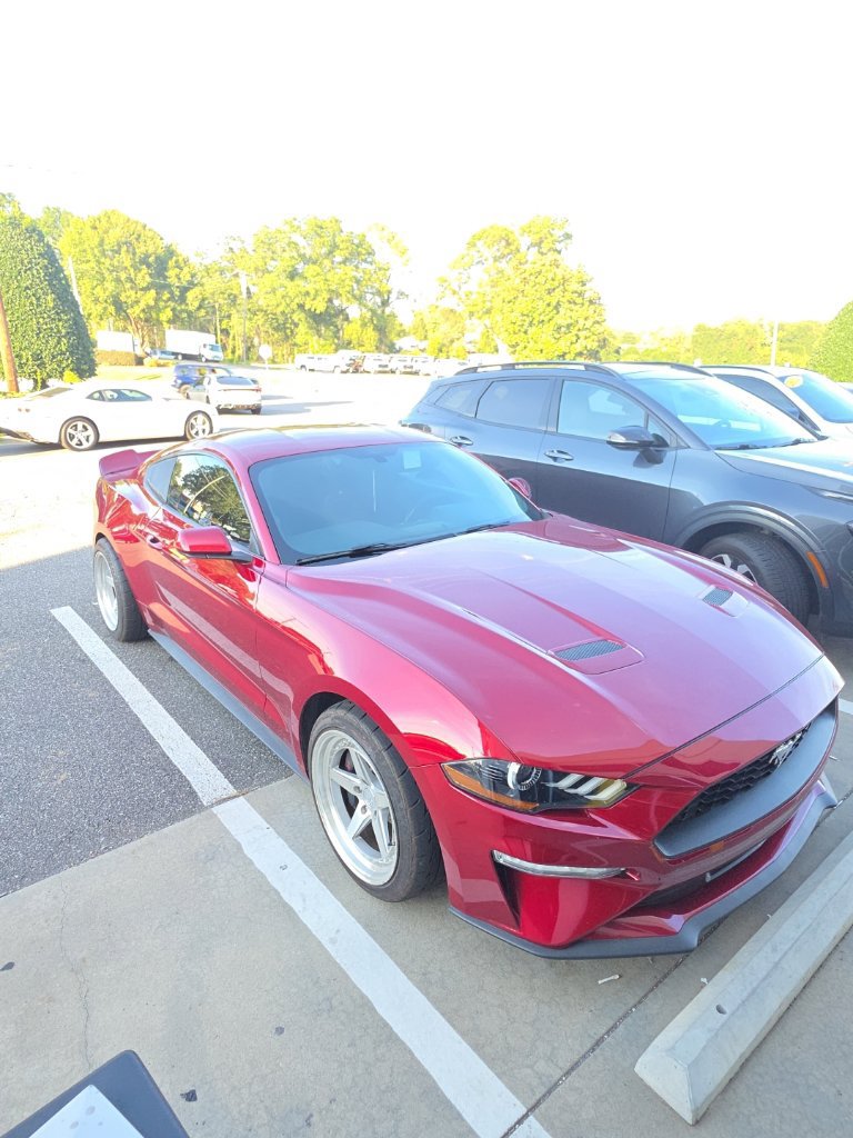 Used 2018 Ford Mustang Coupe RWD image 2