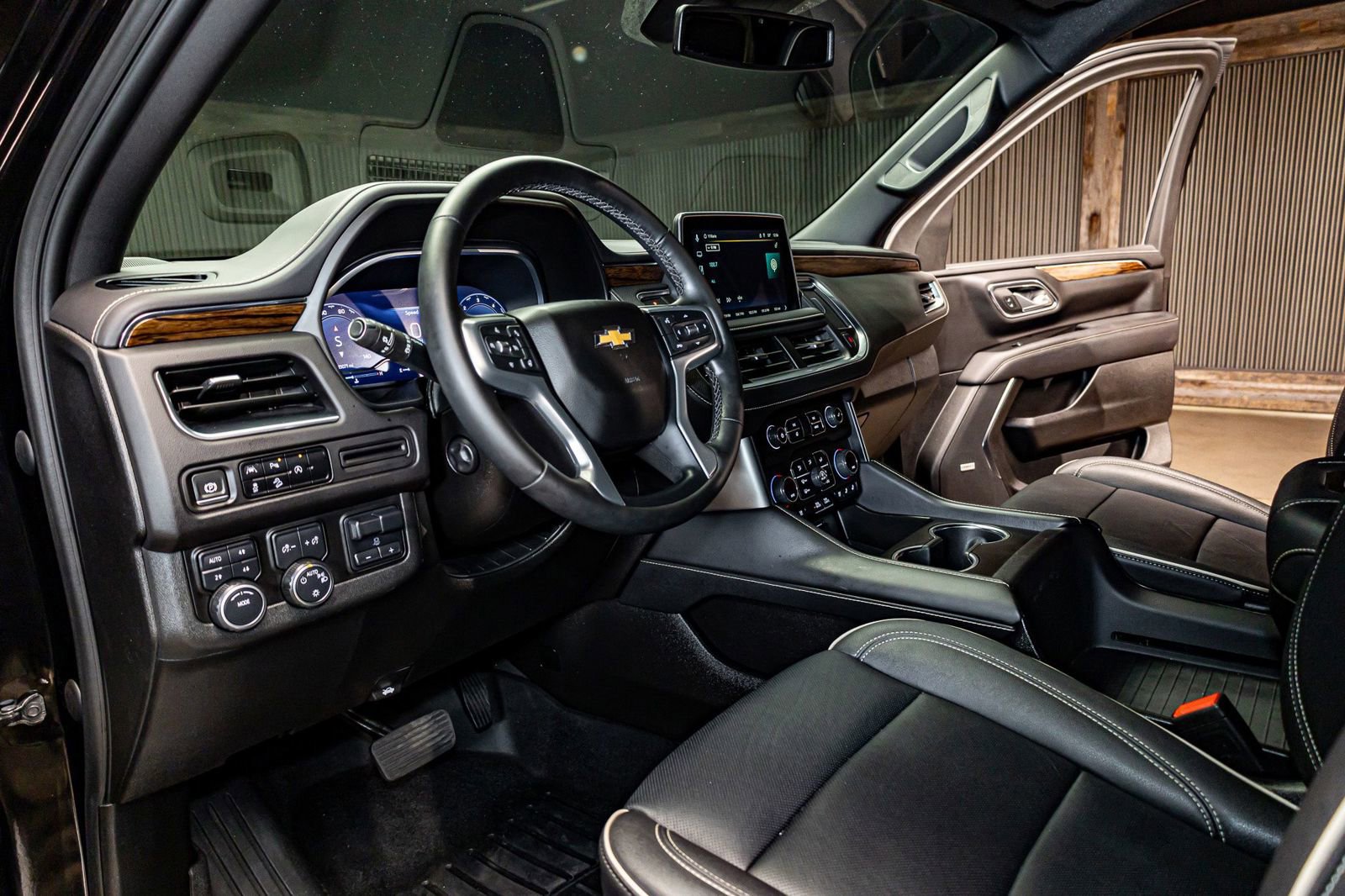 Used 2023 Chevrolet Suburban Premier w/ Max Trailering Package image 13