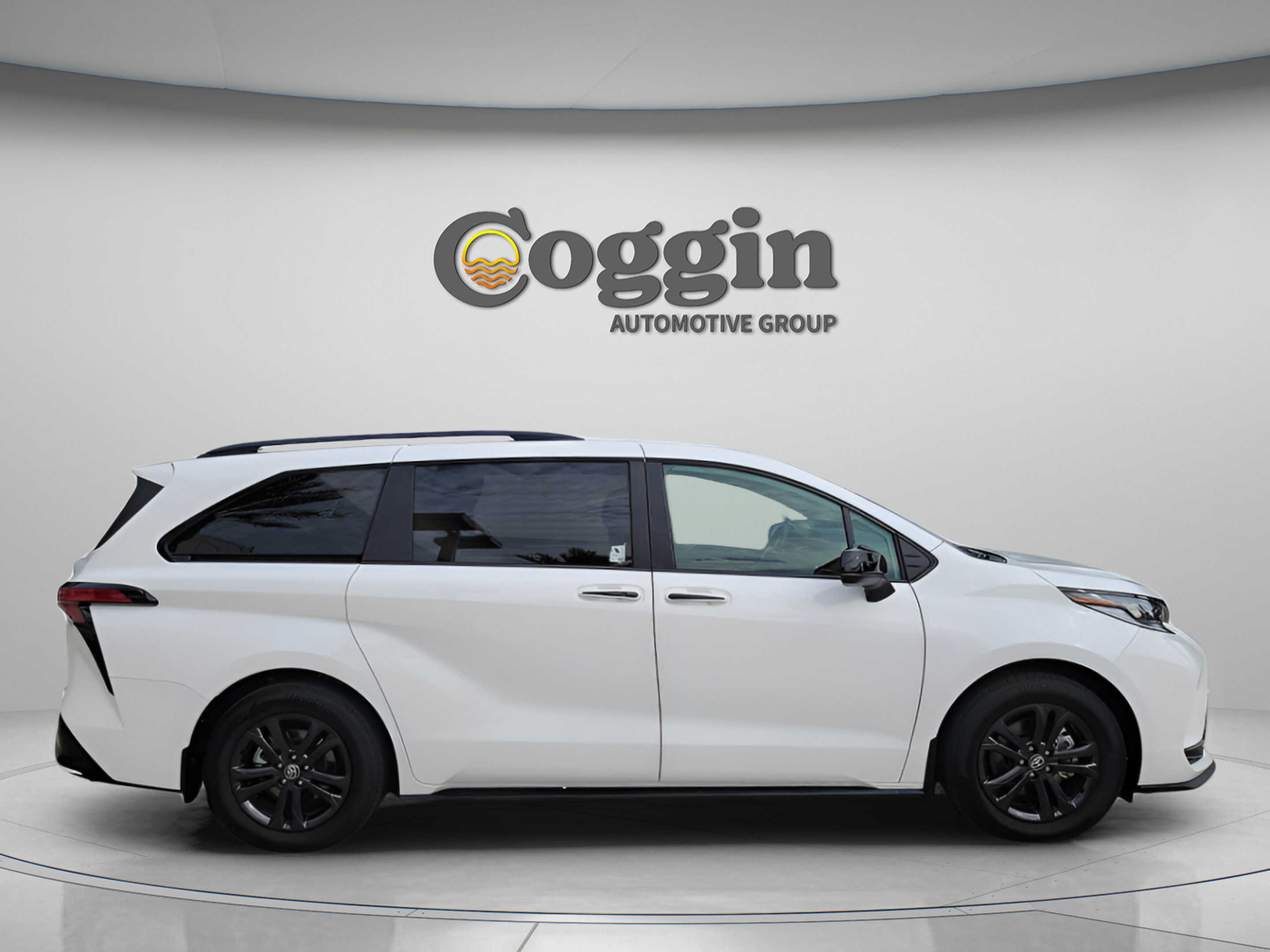 Certified 2025 Toyota Sienna XSE w/ XSE Plus Package AWD/4WD image 5