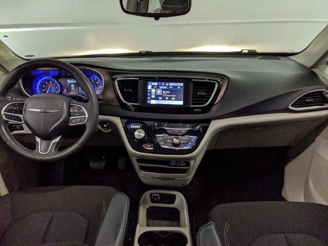 Used 2023 Chrysler Voyager LX image 7