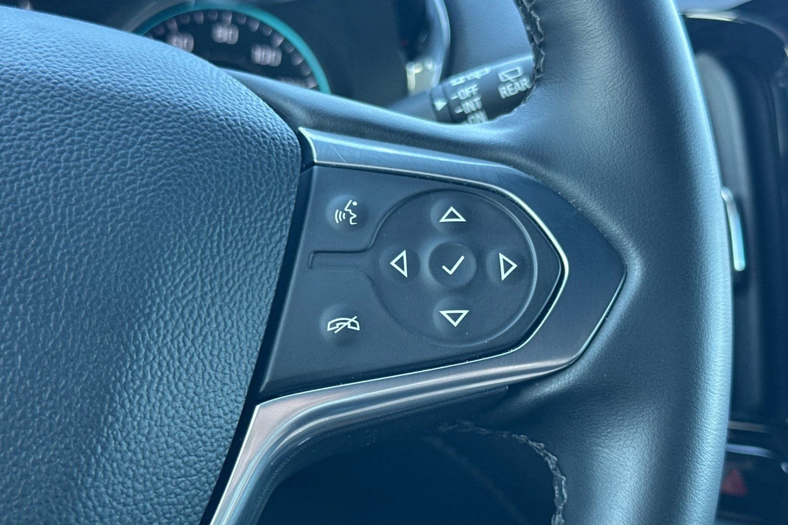 Certified 2023 Chevrolet Traverse LT image 40