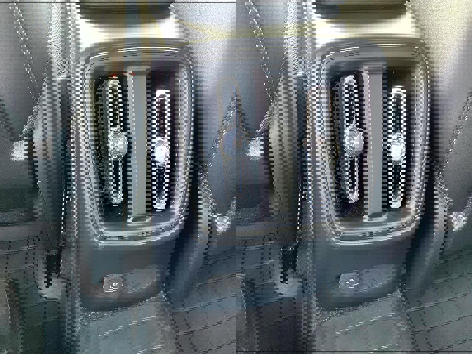 Used 2023 Volvo XC40 Recharge Core w/ Protection Package Premier image 37