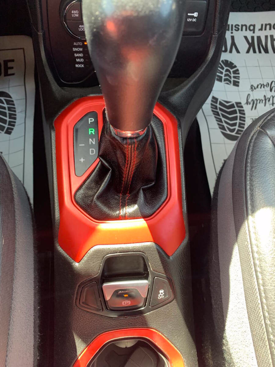 Used 2015 Jeep Renegade Trailhawk w/ Premium Leather Group AWD/4WD image 13