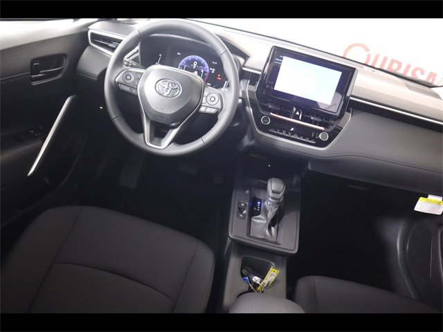 Used 2026 Toyota Corolla Cross LE image 34