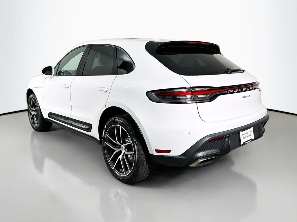 Certified 2026 Porsche Macan AWD/4WD image 3