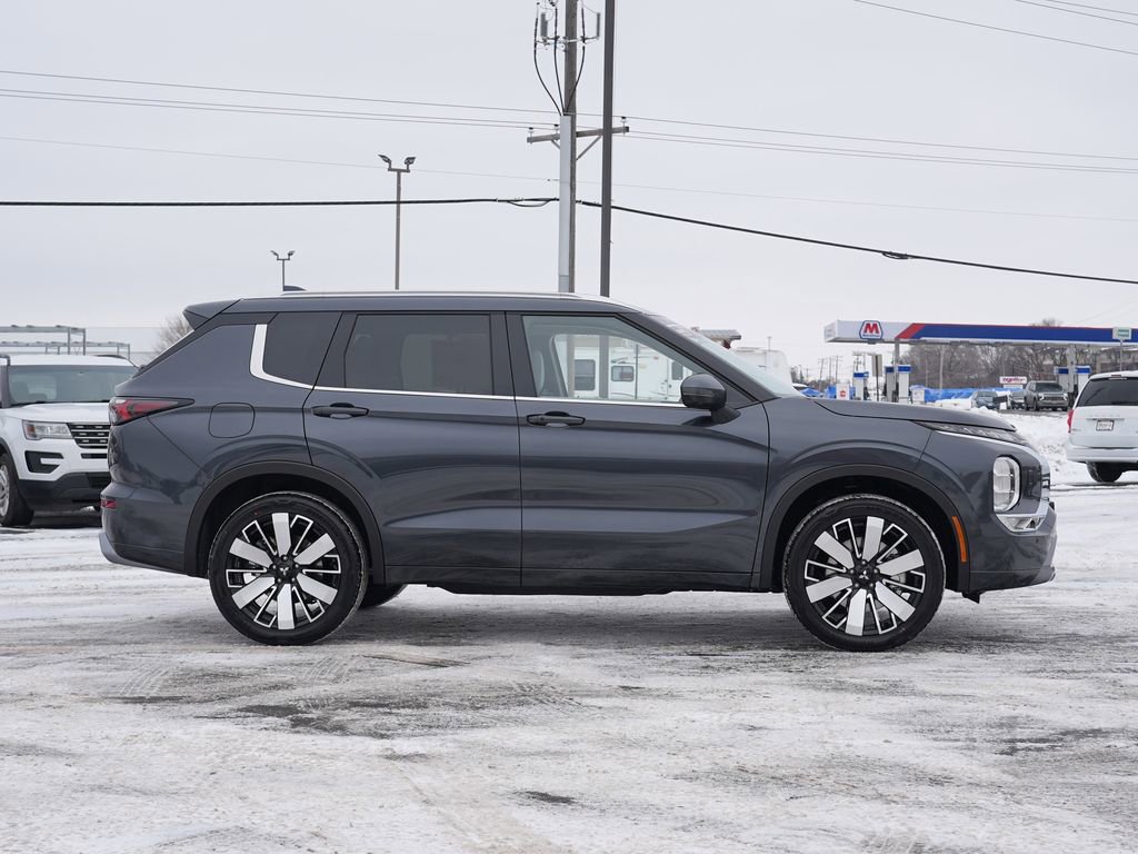 New 2026 Mitsubishi Outlander SEL image 2