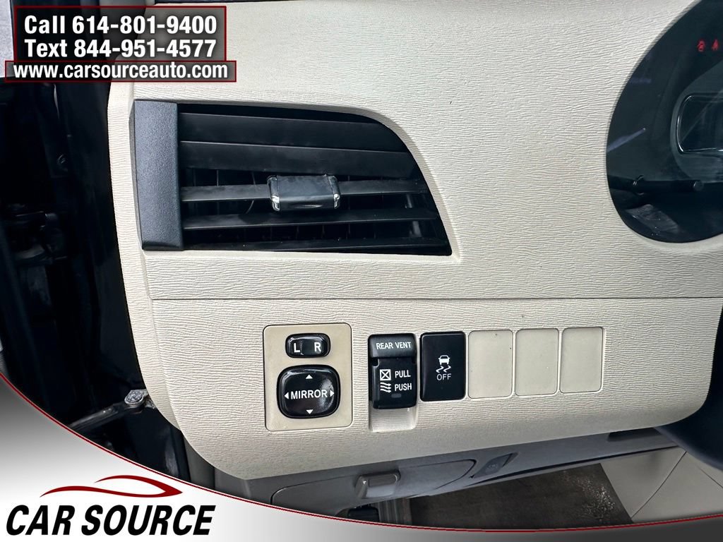 Used 2013 Toyota Sienna XLE AWD/4WD image 12