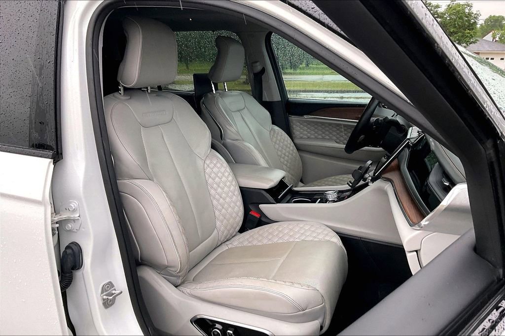 Used 2023 Jeep Grand Cherokee L Summit w/ Advanced Protech Group IV AWD/4WD image 7