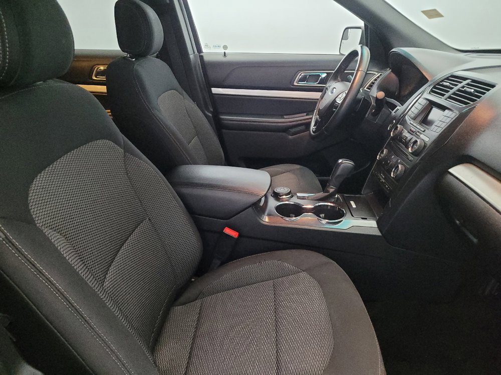 Used 2017 Ford Explorer XLT image 21