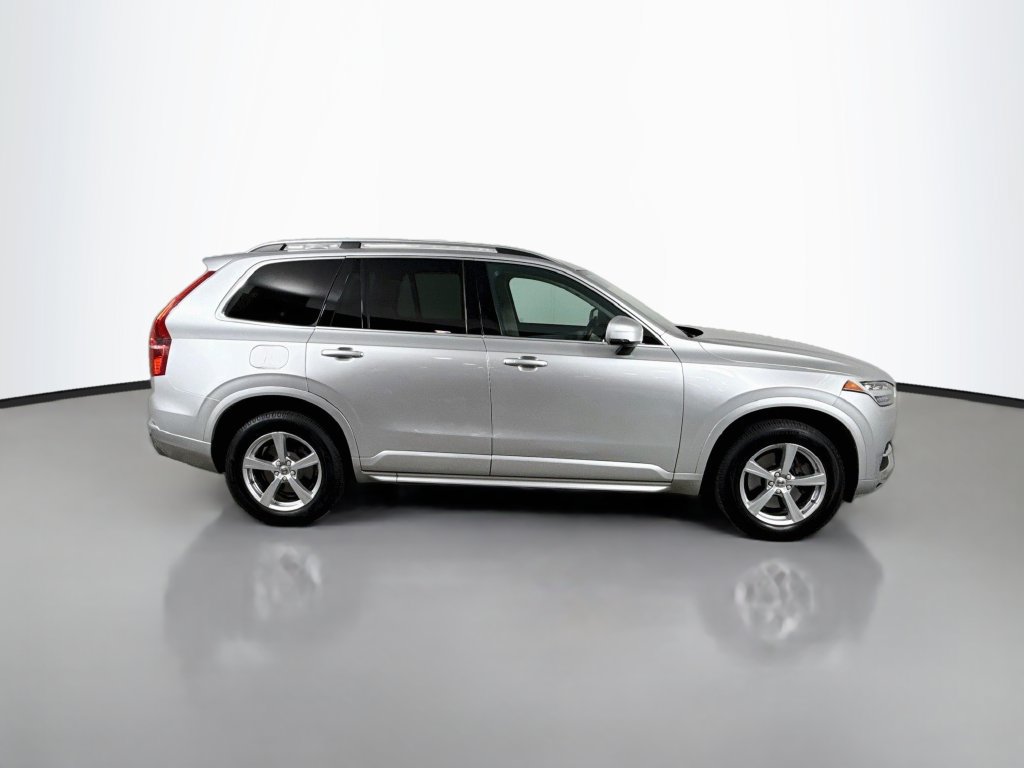 Used 2017 Volvo XC90 T5 Momentum w/ Vision Package FWD image 4