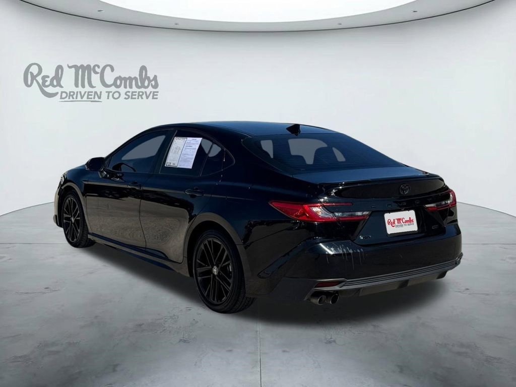 Used 2025 Toyota Camry SE image 3