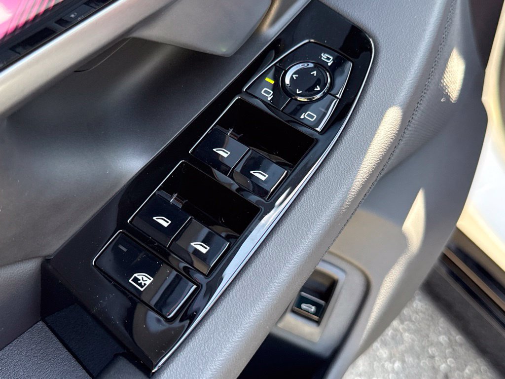 Used 2026 BMW 530i w/ M Sport Package RWD image 17