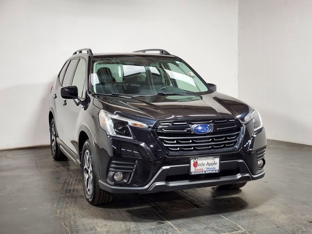 Used 2022 Subaru Forester Premium image 2
