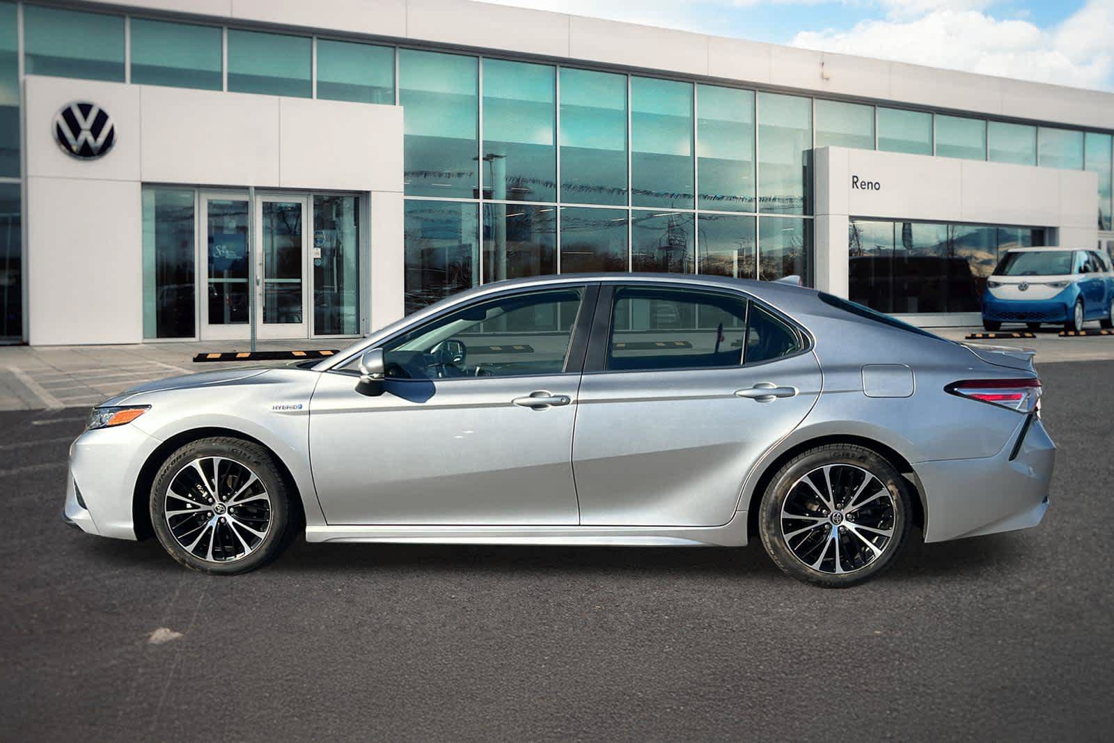 Used 2020 Toyota Camry SE w/ Sunroof Package FWD image 8