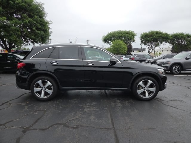Used 2017 Mercedes-Benz GLC 300 4MATIC image 2