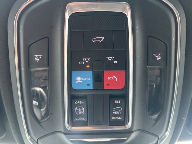 Used 2024 Jeep Grand Cherokee L Altitude AWD/4WD image 6