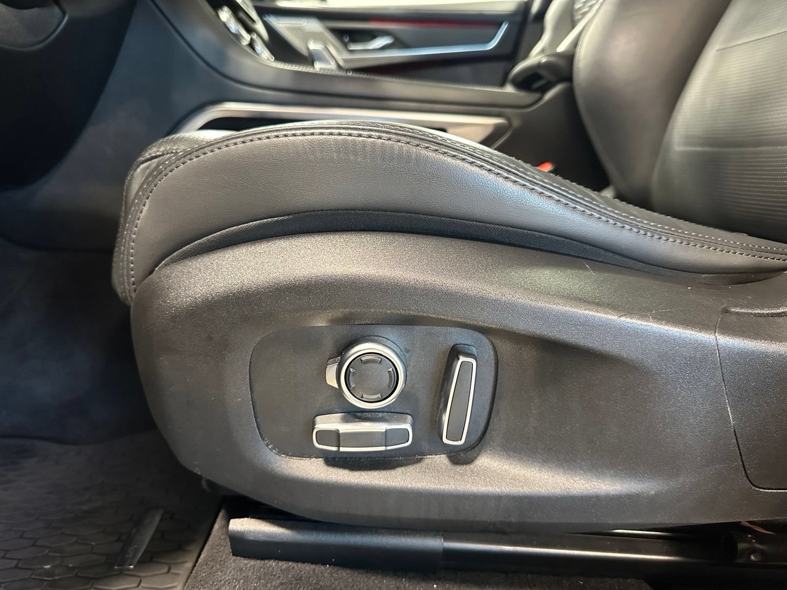 Used 2023 Jaguar F-PACE SVR AWD/4WD image 17