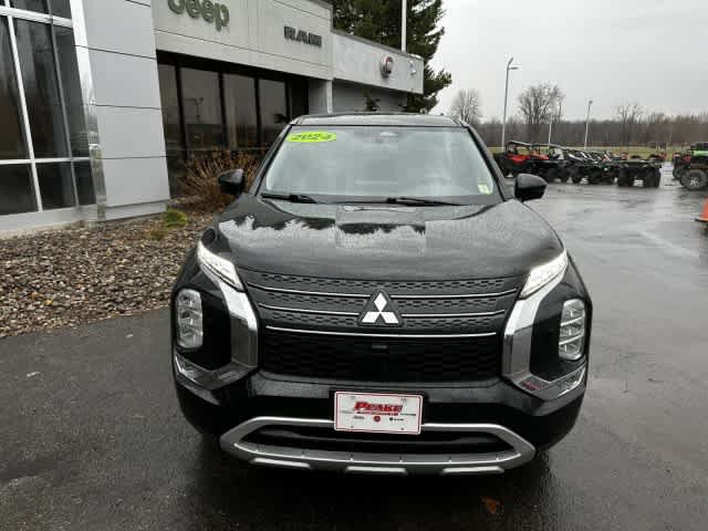 Used 2024 Mitsubishi Outlander SE image 11