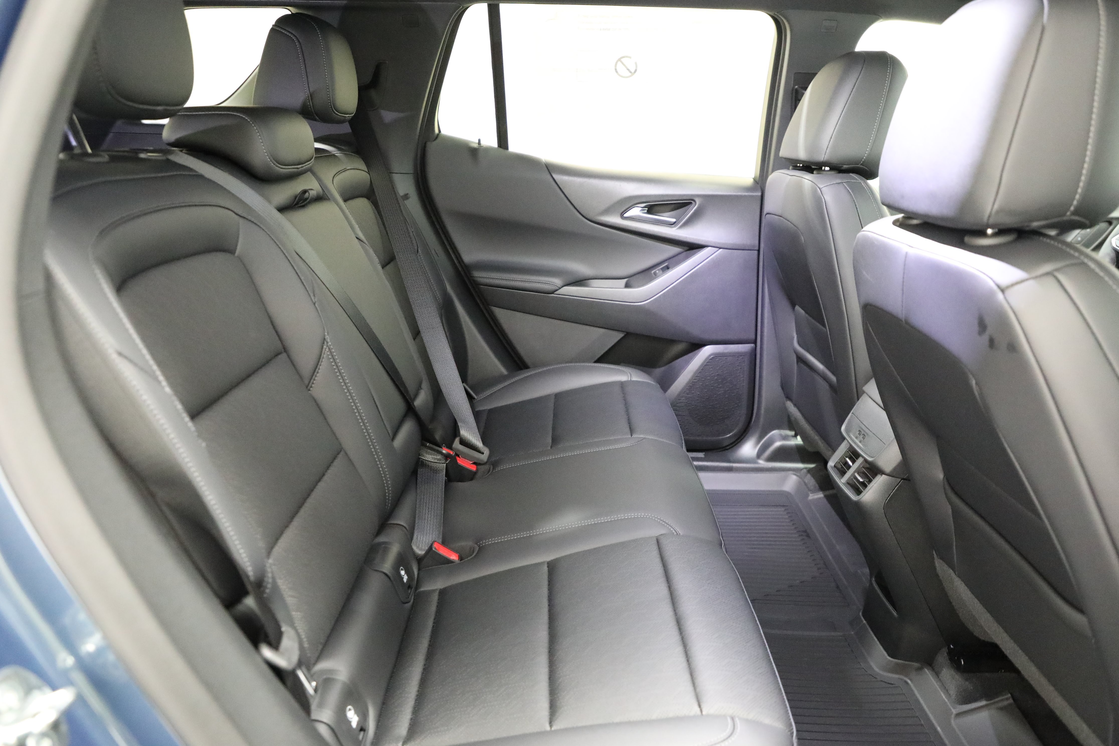 New 2027 Chevrolet Equinox LT w/ Convenience Package II AWD/4WD image 10