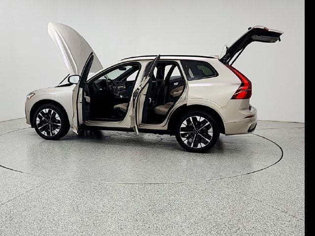 Certified 2026 Volvo XC60 B5 Plus AWD/4WD image 12