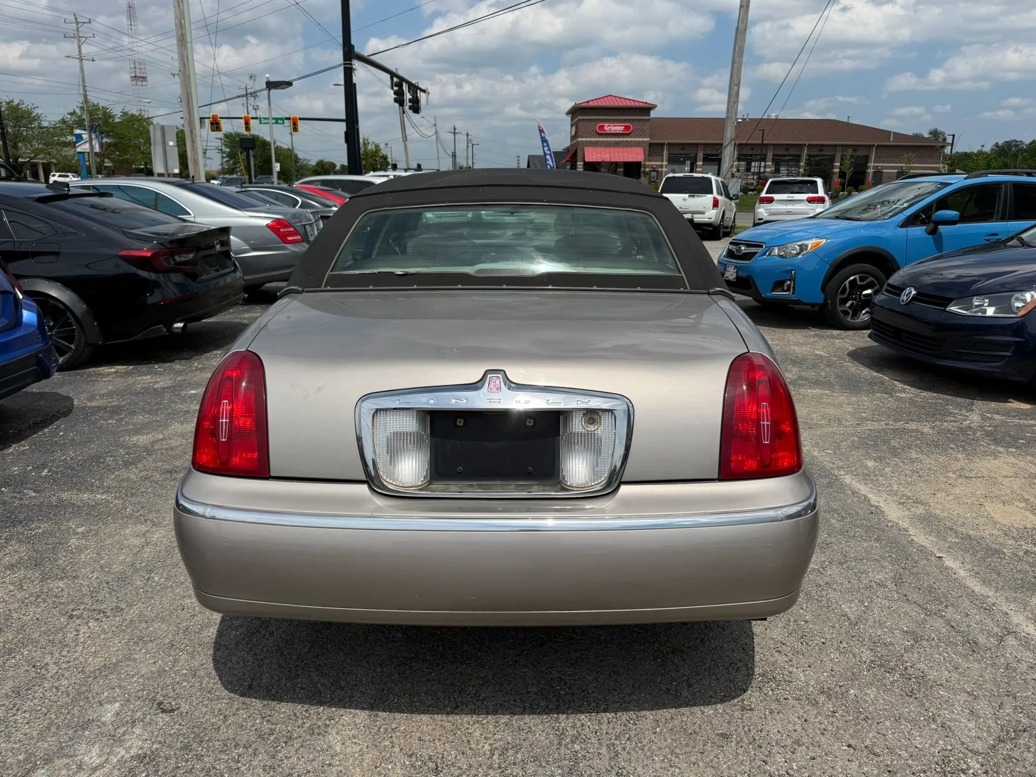 Used 2000 Lincoln Town Car Executive RWD image 4
