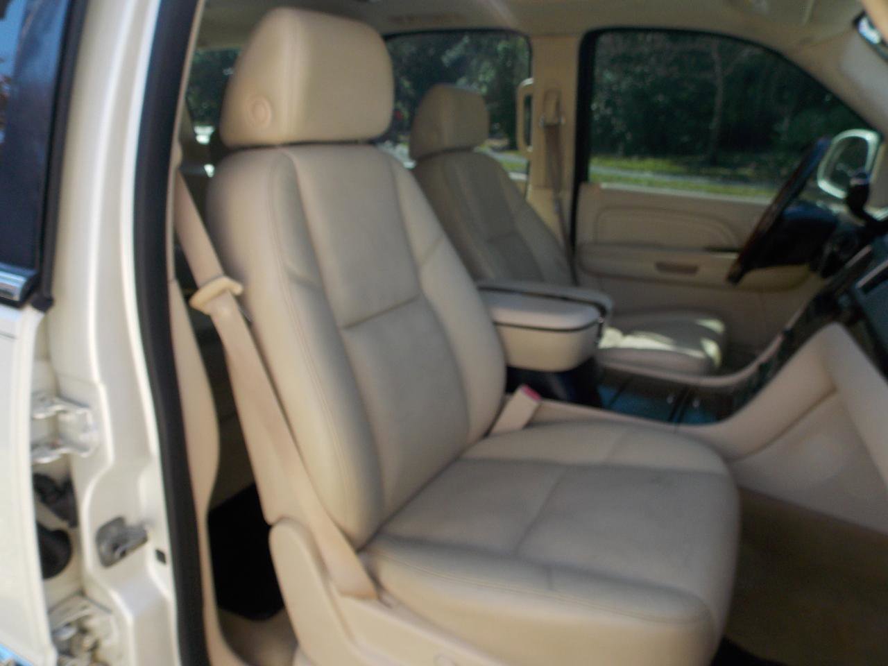 Used 2007 Cadillac Escalade 2WD w/ Information Package image 5