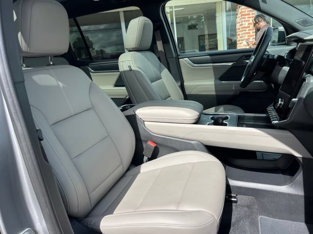 Used 2026 GMC Acadia Elevation w/ Elevation Premium Package FWD image 29