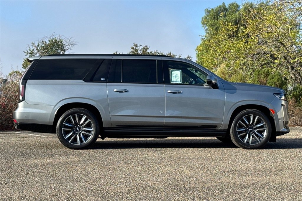 Used 2023 Cadillac Escalade ESV Sport Platinum image 3