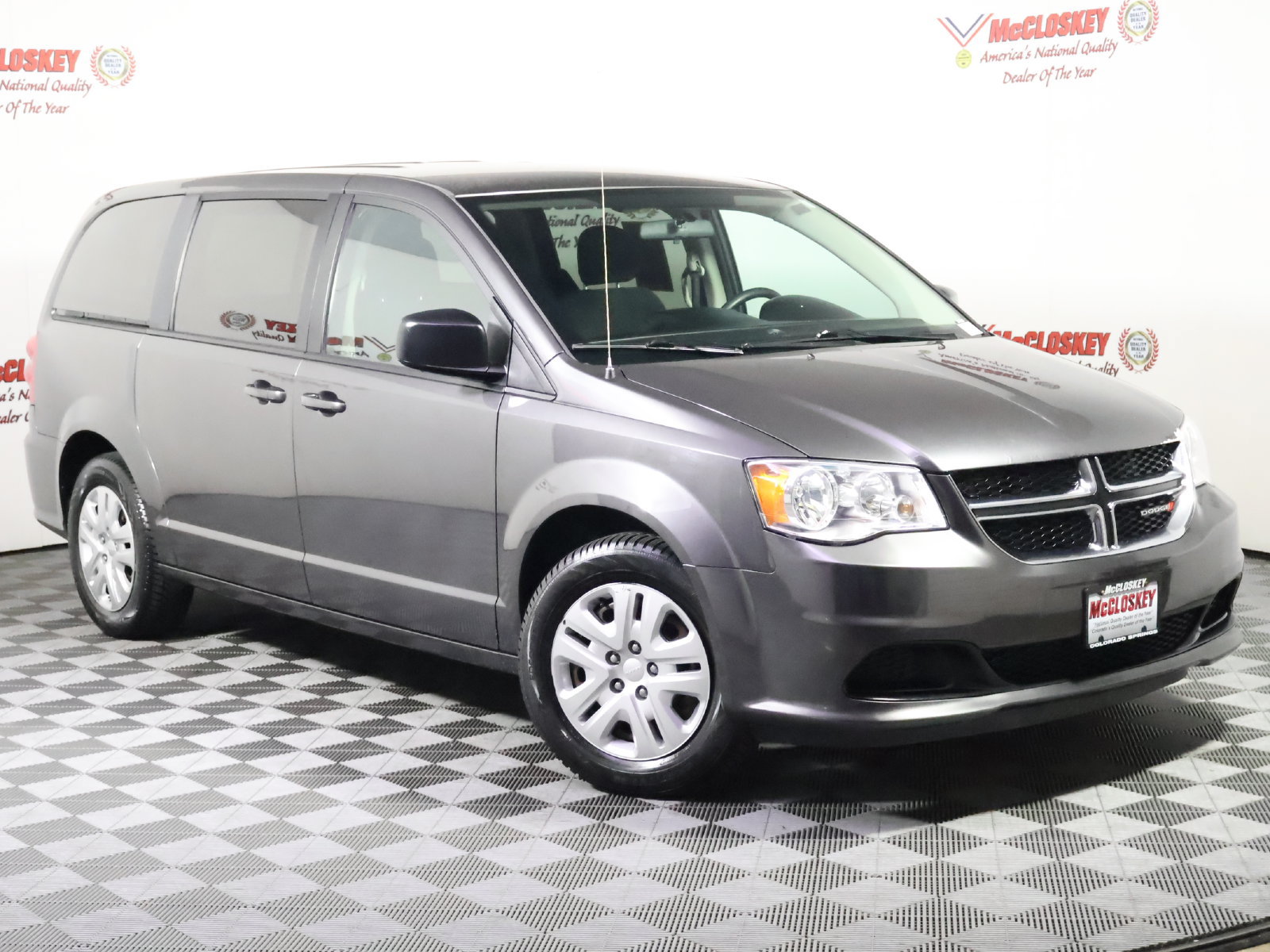 Used 2018 Dodge Grand Caravan SE FWD image 2