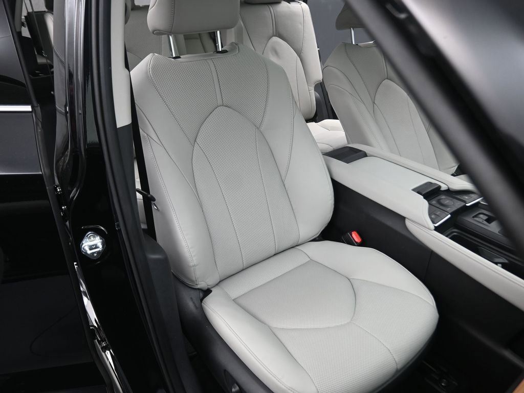 Used 2025 Toyota Grand Highlander AWD image 13