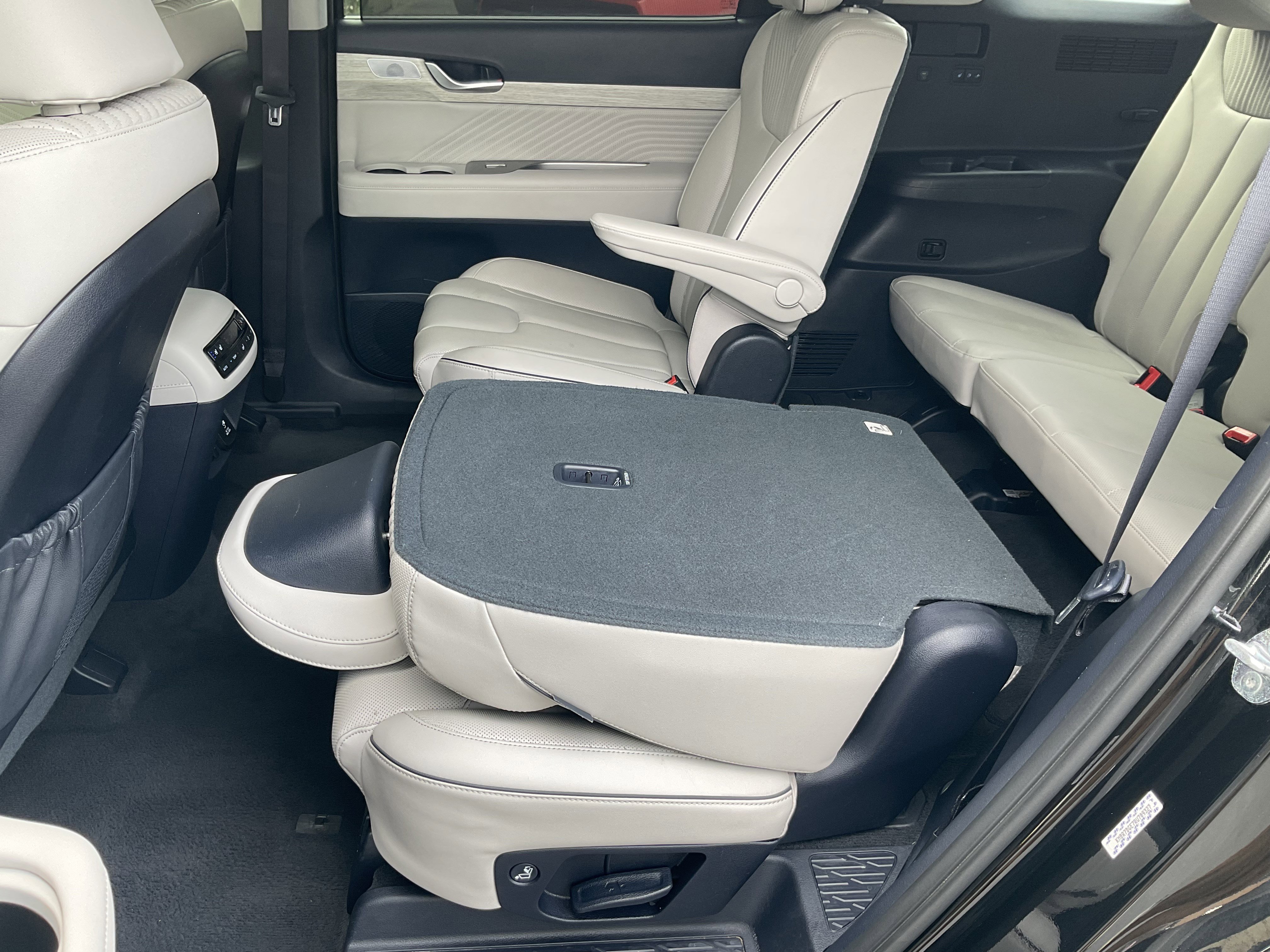 Used 2024 Hyundai Palisade Calligraphy image 48