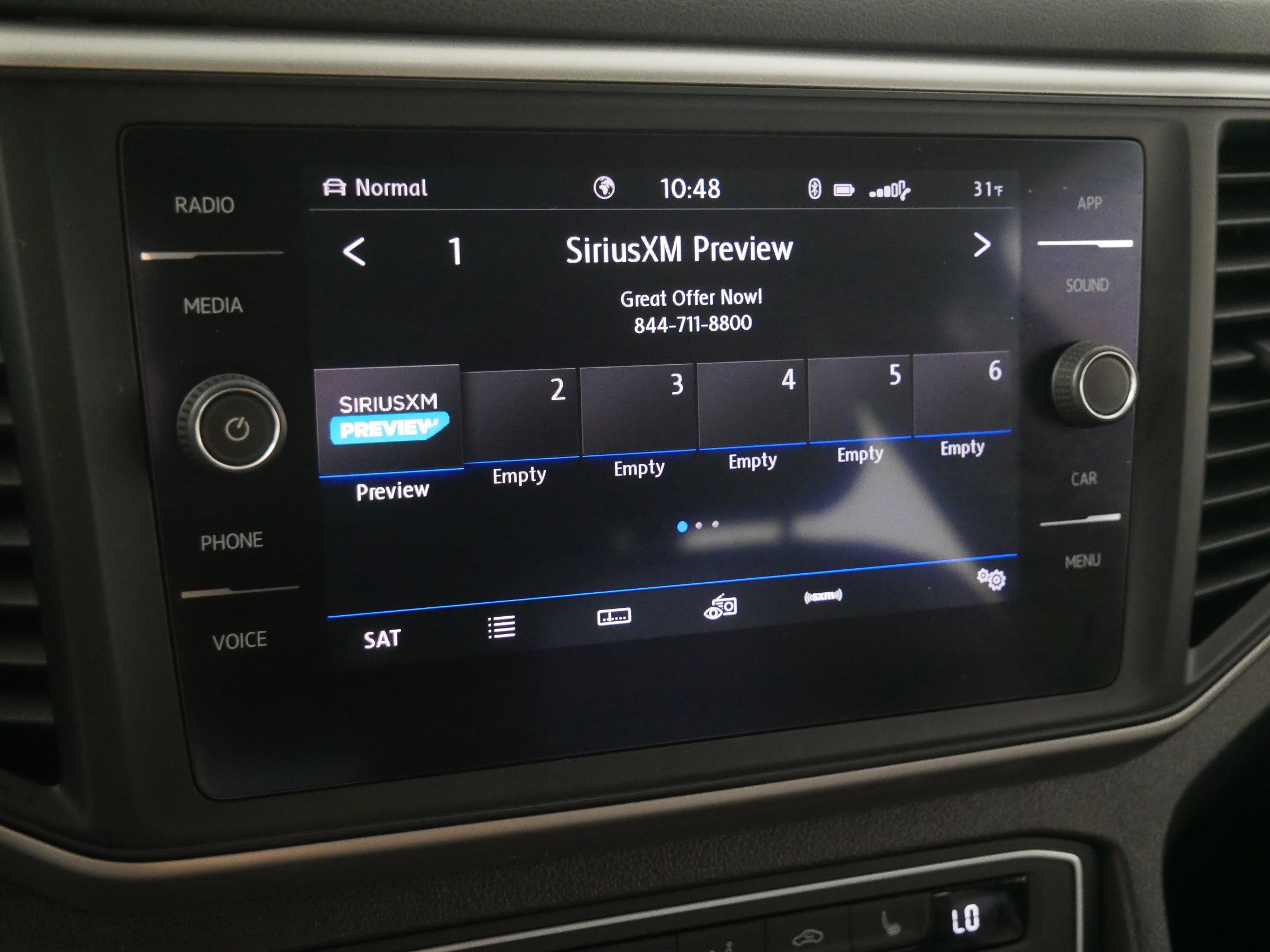 Certified 2020 Volkswagen Atlas Cross Sport SE image 22