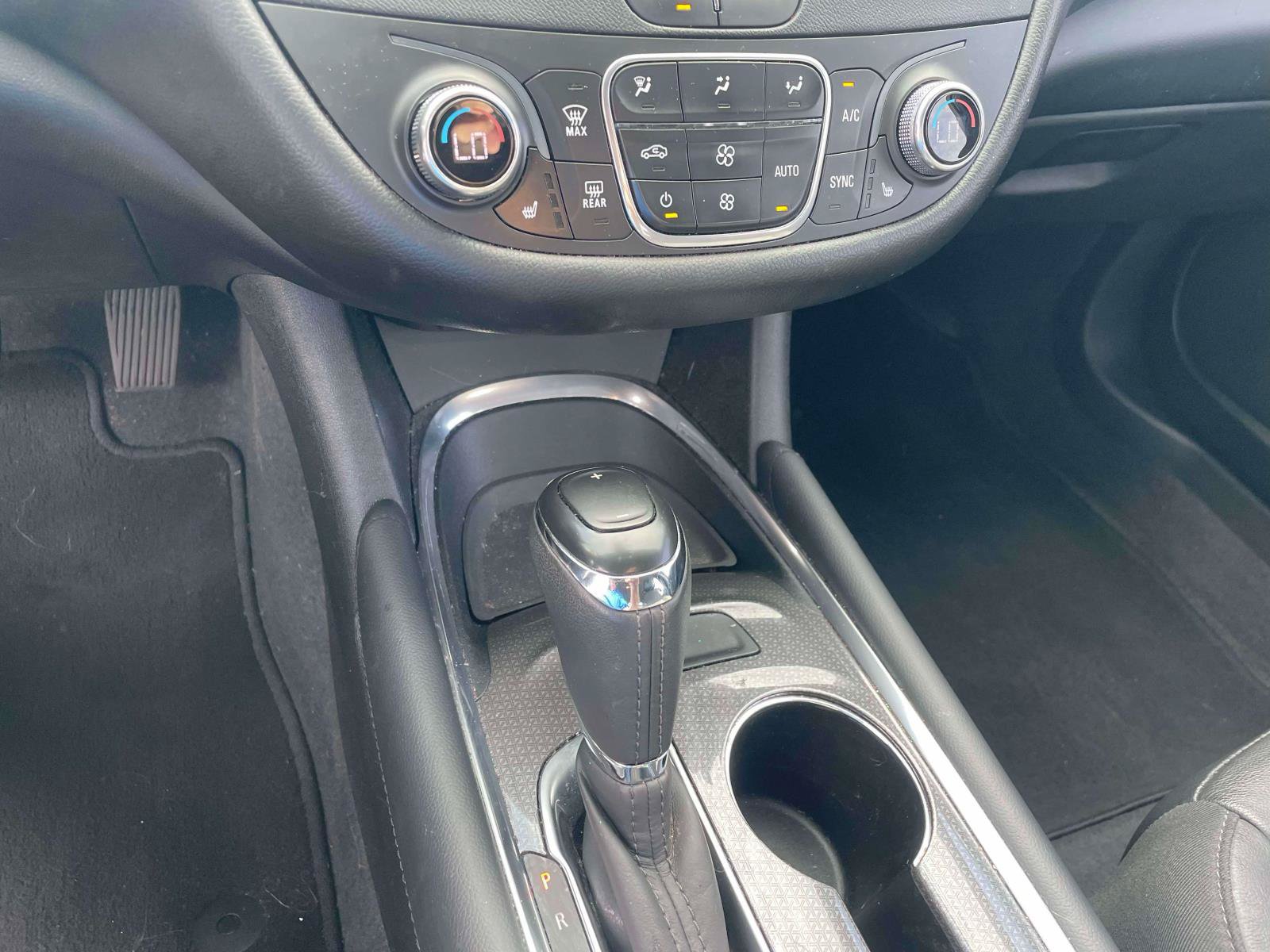Used 2020 Chevrolet Malibu LT w/ Leather Package FWD image 17