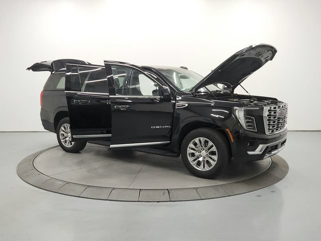 Used 2025 GMC Yukon XL Denali AWD/4WD image 10